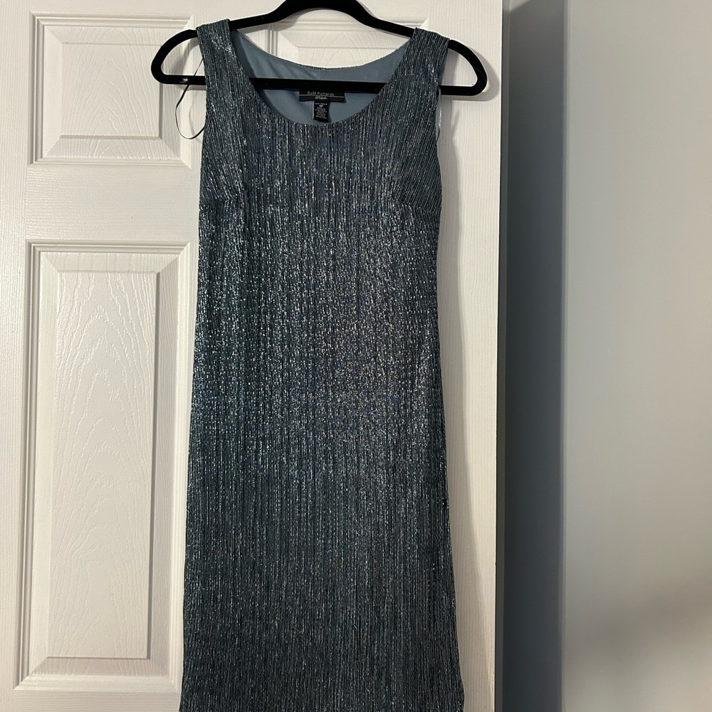 New Green sparkly flattering dress size 4P with Jacket